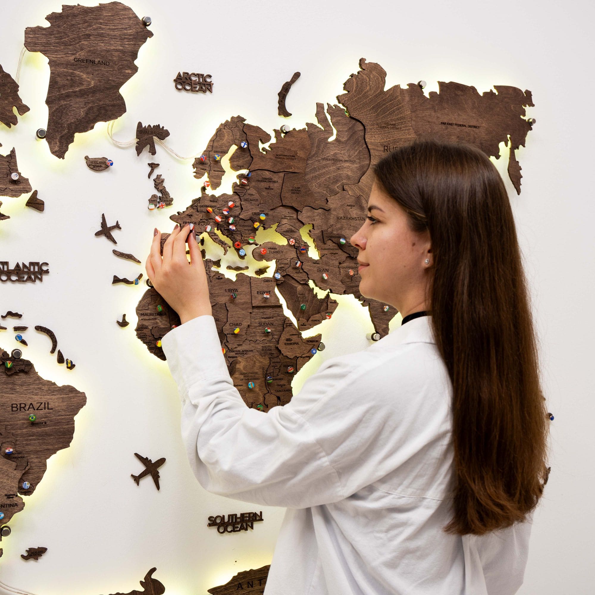 3D LED Wooden World Map 3.0 Dark Walnut - Image 9