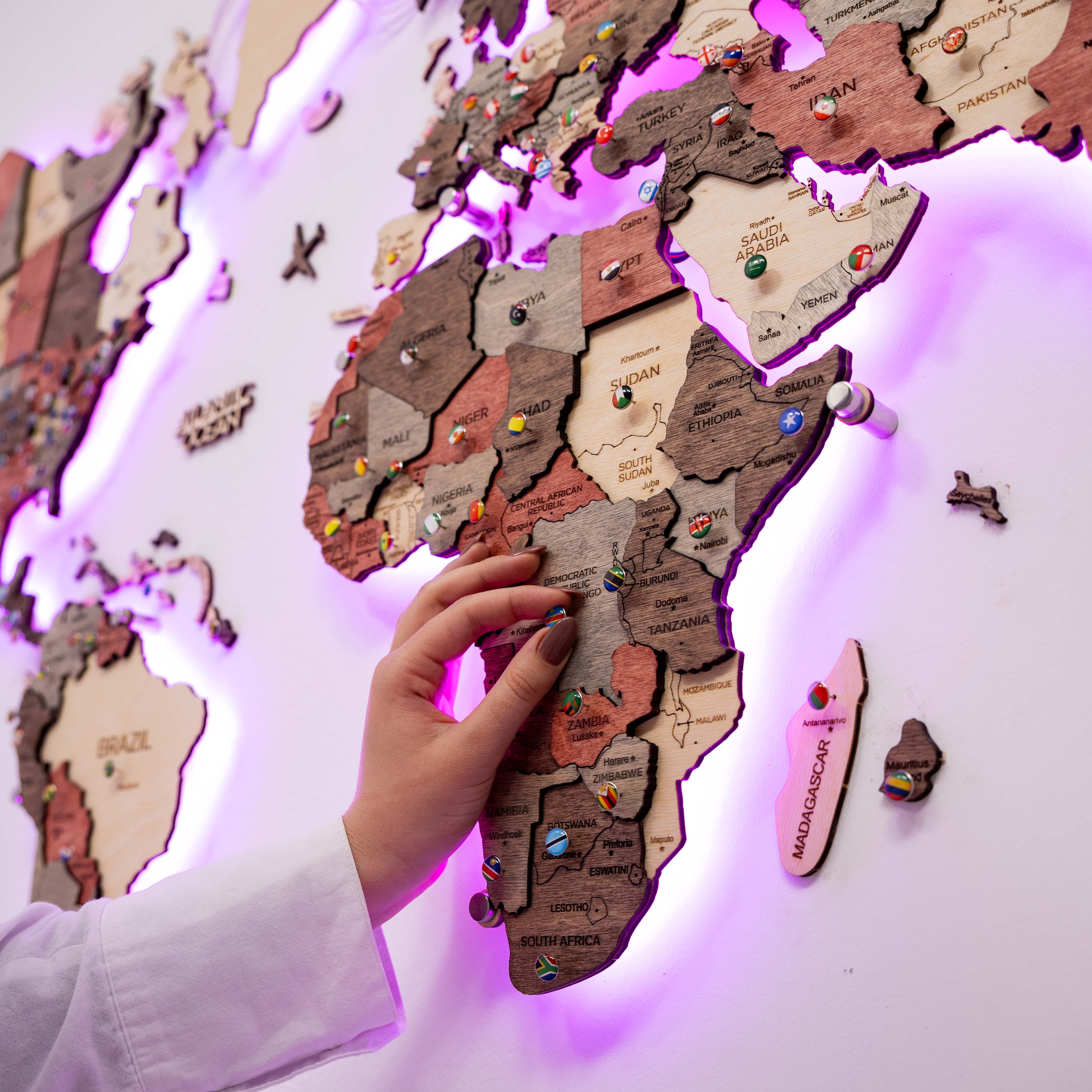 3D LED Wooden World Map 3.0 Fusion - Image 5