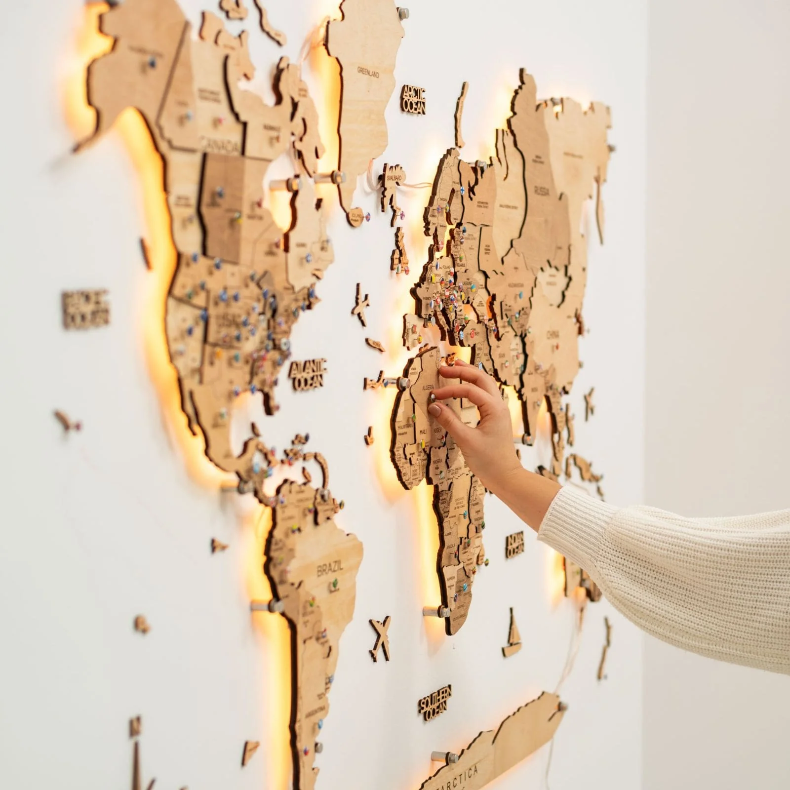 3D LED Wooden World Map 3.0 Gold - Image 8