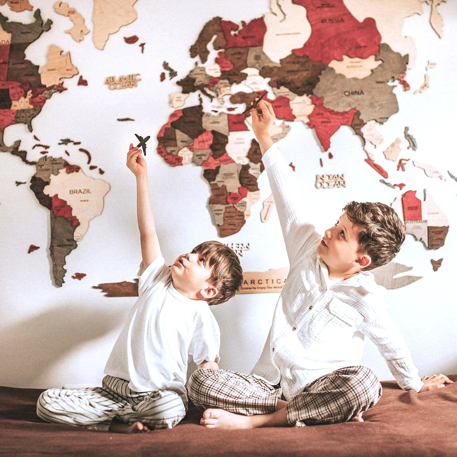 3D Wooden World Map Fusion - Image 8